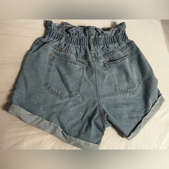 Shorts with elastic wasteband - Picture 2 of 2